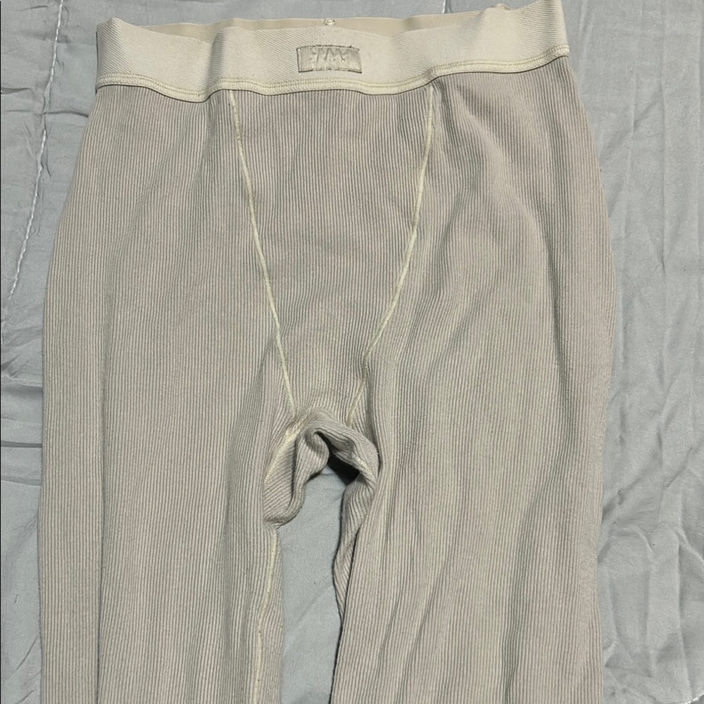 Skims cream leggings
